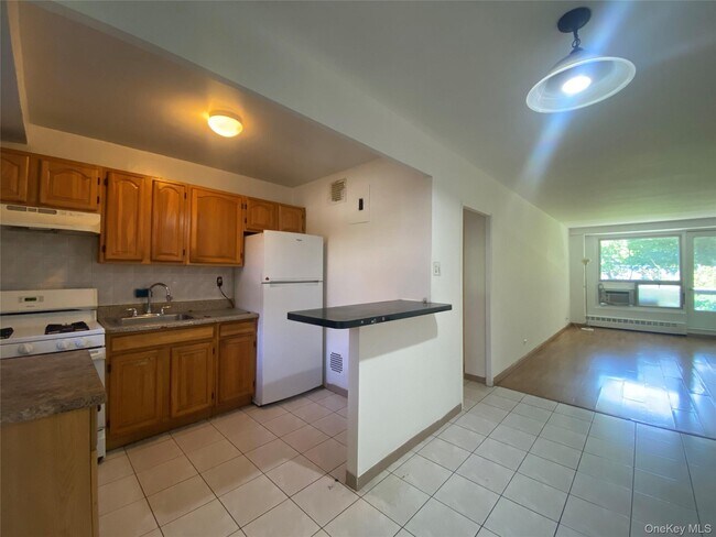 Building Photo - 98-05-98-63 63rd Rd