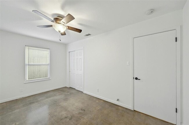 Building Photo - 1500 Fairfield Dr