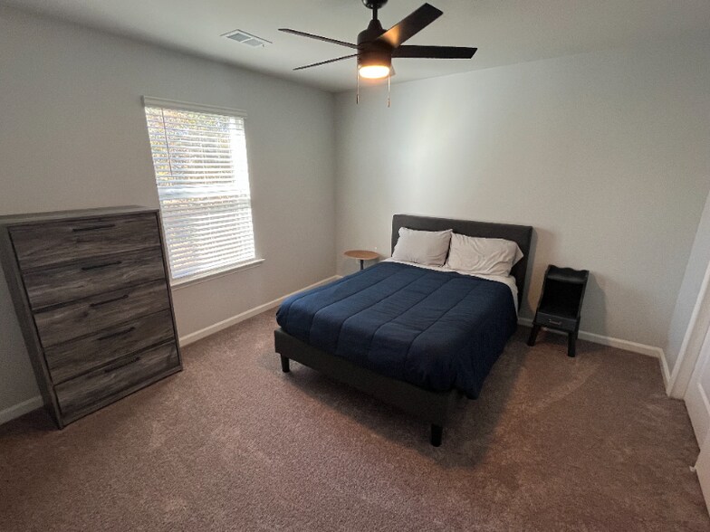 Building Photo - 3093 Grinnell St