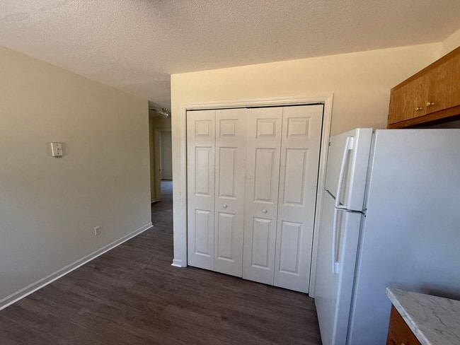 Building Photo - Two bedroom, 1 bath apartment in Graham (Park Place Apts)
