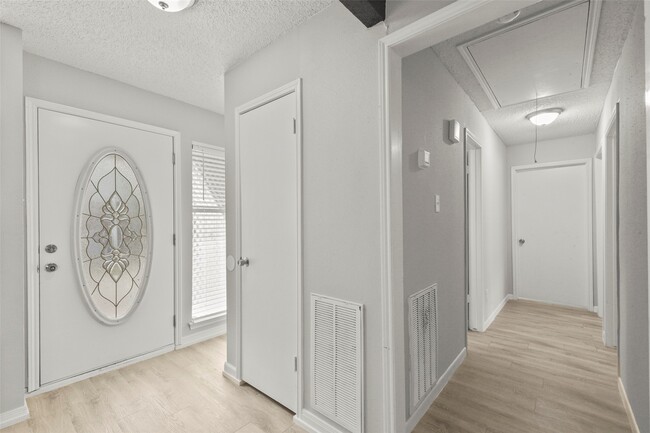 Building Photo - 16310 Cavendish Dr