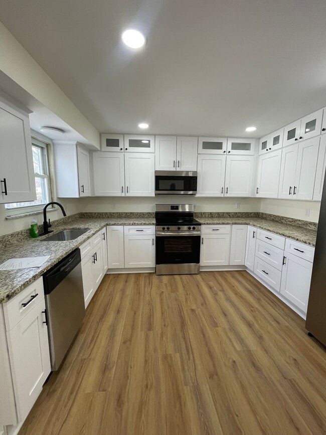 Building Photo - Charming Remodeled 3BR Home with Modern Finishes and Spacious Fenced in Yard