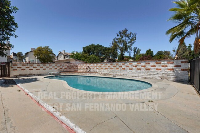 Building Photo - Beautifully Remodeled Single Family Home with Pool