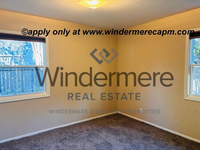 Building Photo - Arden Arcade 3 bedroom/ 2 bath on HUGE lot – Space, Location, and Charm!