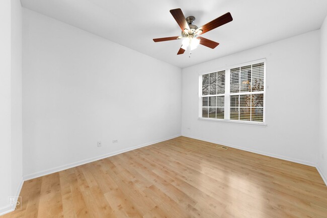 Building Photo - Beautiful 2 Bedroom Home located in the Falling Waters subdivision in Lindenhurst!