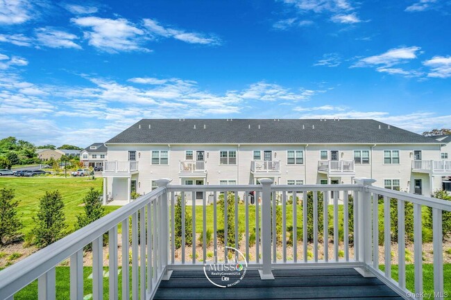 Building Photo - 725 Eastview Dr