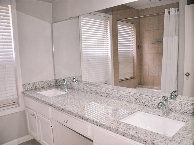 Building Photo - 2931 Colony Dr