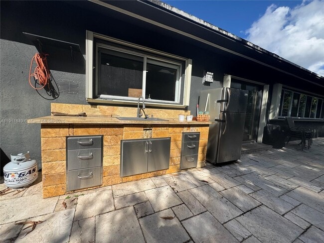 Building Photo - 6905 SW 148th Ct