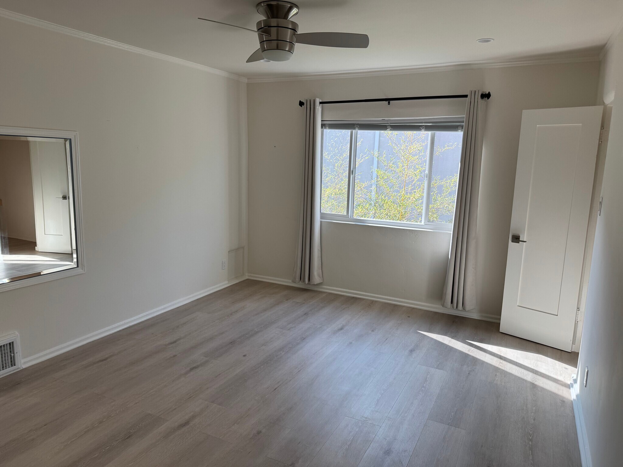 Building Photo - 6128 Maryland Dr