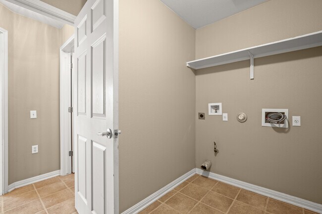 Building Photo - 6220 Perlita Dr