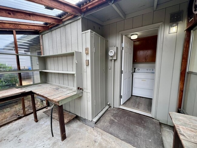 Building Photo - Updated 3BD Rambler w/ Exterior Amenities