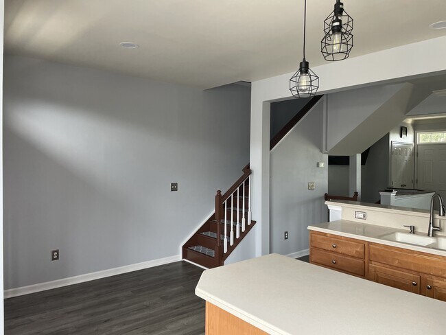 Building Photo - 2068 Lockwood Dr