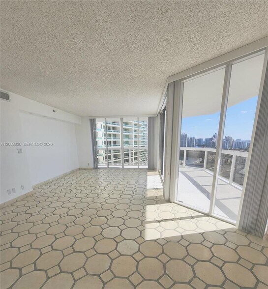 Building Photo - 20185 E Country Club Dr