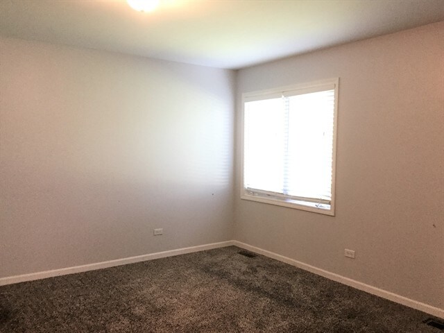 Building Photo - 262 Lakeview Ct