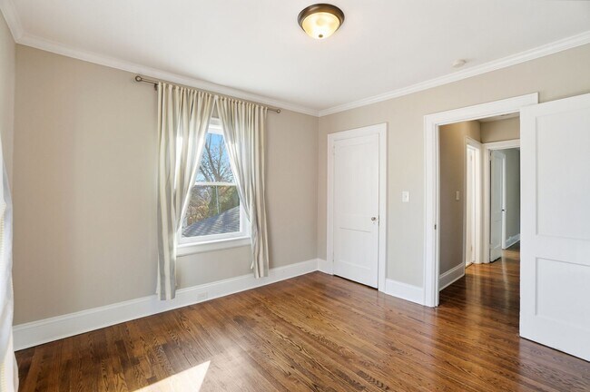 Building Photo - Historic Wesley Heights Home | Walkable to Uptown | 2 Primary Suites