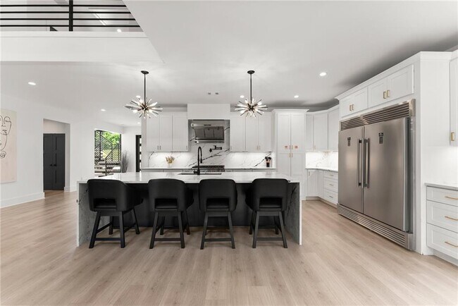 Building Photo - 151 S Pointe Dr