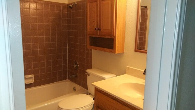 Building Photo - 2401 Mariposa Ln