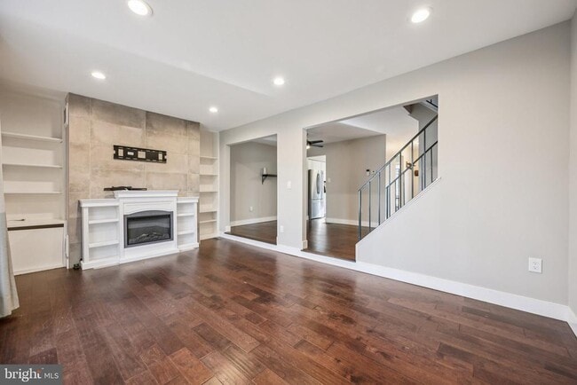 Building Photo - 7849 Briardale Terrace