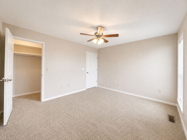 Building Photo - 2 Bedroom/2 Bathroom Apartment in Southside