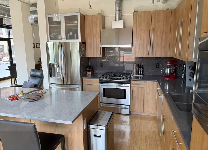 Building Photo - 1360 Walnut St