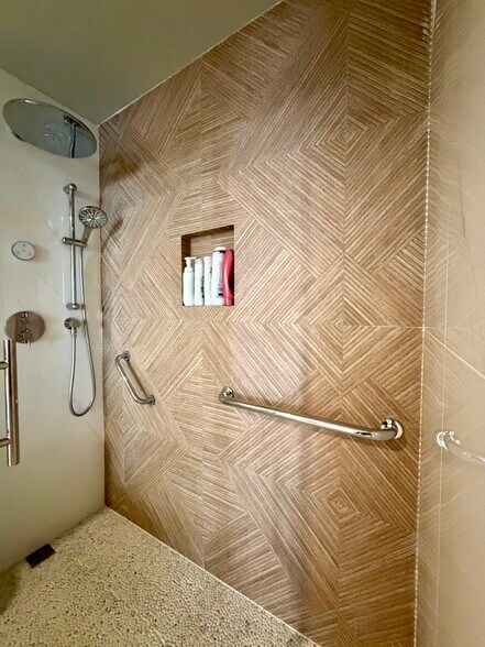 Building Photo - 801 Brickell Key Blvd