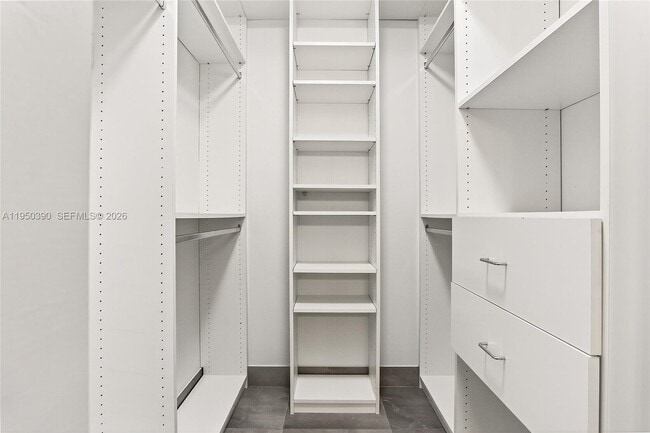 Building Photo - 6582 Via Regina