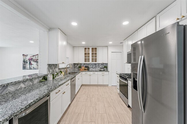 Building Photo - 5010 W 43rd St