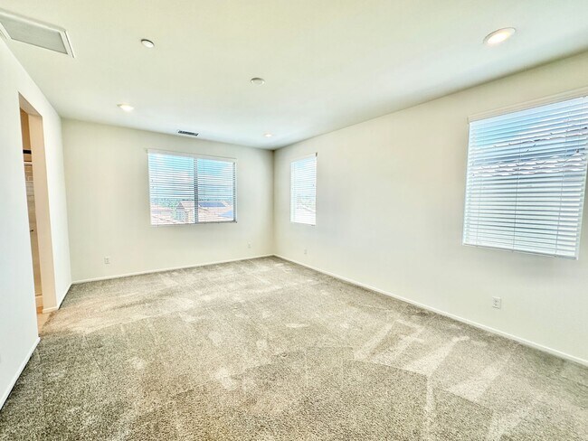 Building Photo - Lovely, Light & Bright, Two-Story, Detached Home in the Desirable Wildgrove Community of Vista!