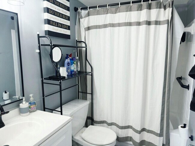 Building Photo - 7505 NW 5th Pl