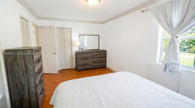 Building Photo - 235 Antilla Ave