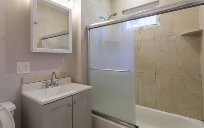 Building Photo - 287 Medford St