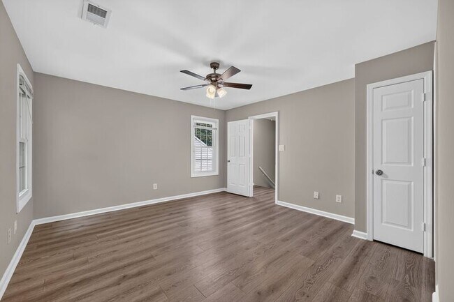 Building Photo - 138 Springstead Ct SW