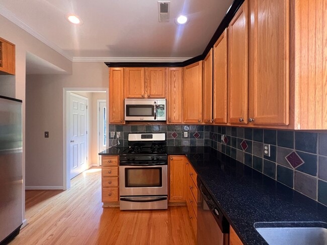 Building Photo - 1093 Wintergreen Ln