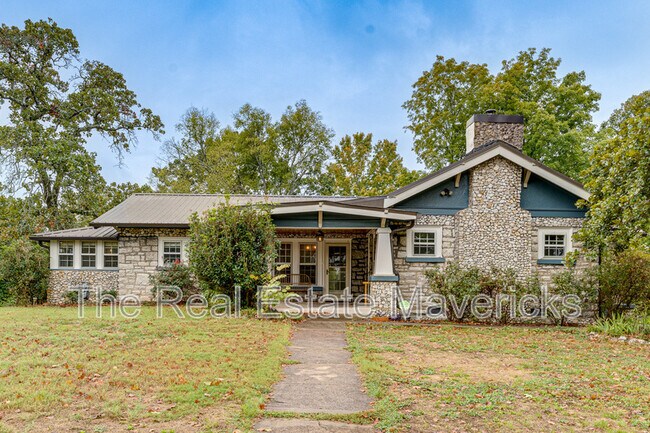 Building Photo - 3320 Montview Dr