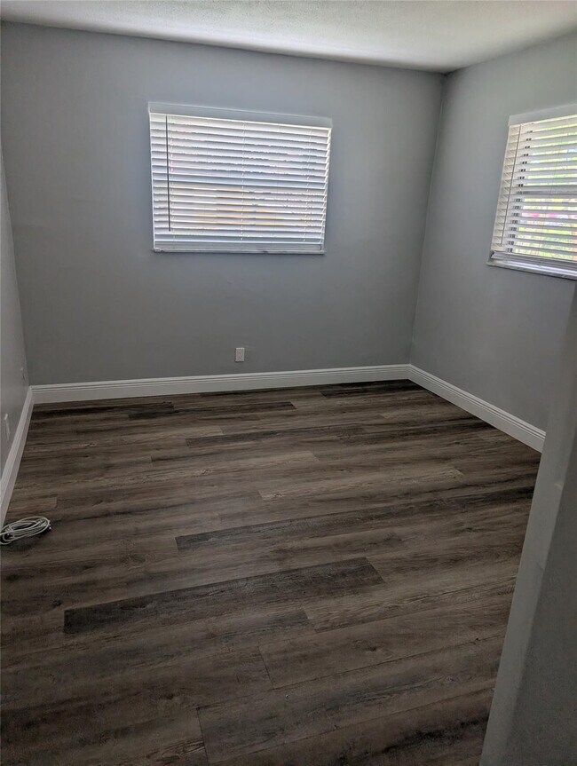 Building Photo - 5820 NW 17th Pl