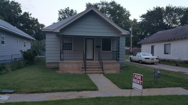 Building Photo - 206 S 5th St