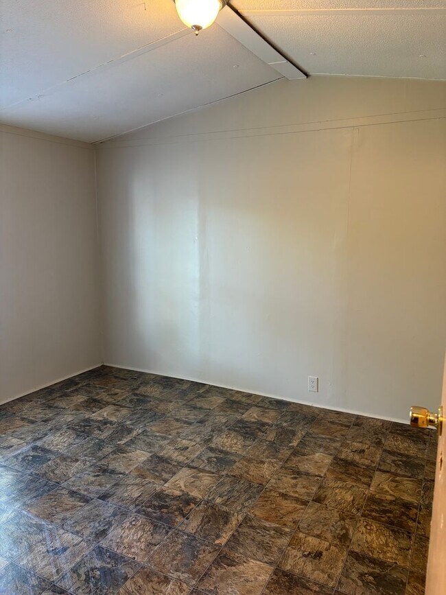 Building Photo - Francis- 707 MH