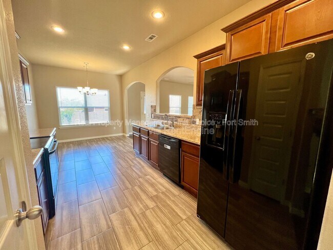 Building Photo - 615 Ridge Point Dr