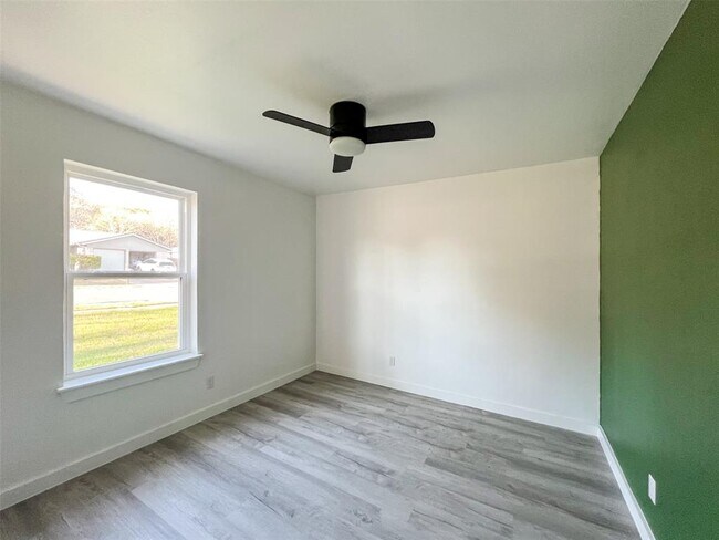 Building Photo - 6203 London Dr