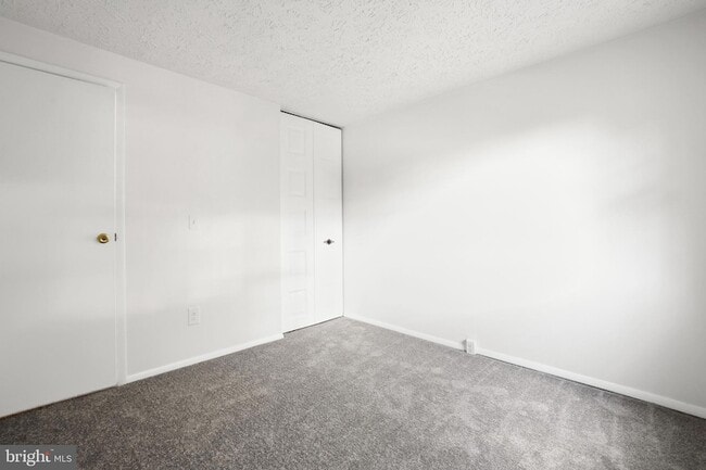 Building Photo - 2916 Bridgehampton Ct