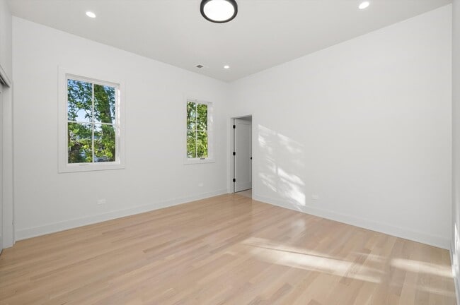 Building Photo - 1037 Belleforte Ave