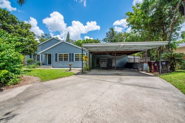 Building Photo - Updated 3/2 House with Bonus Room in Lake ...