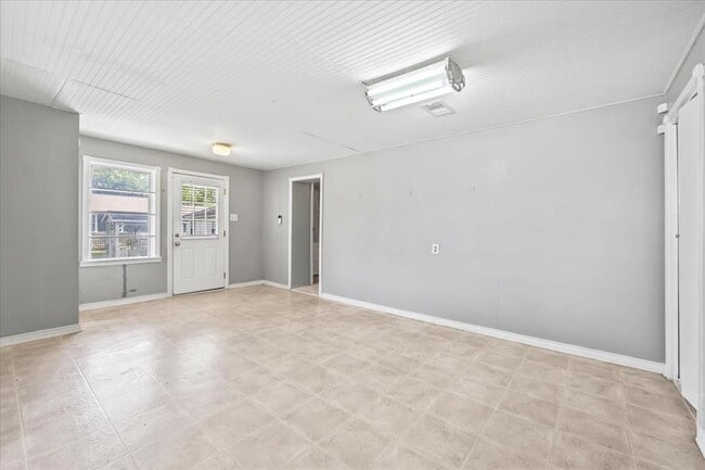Building Photo - 1223 Cecelia St