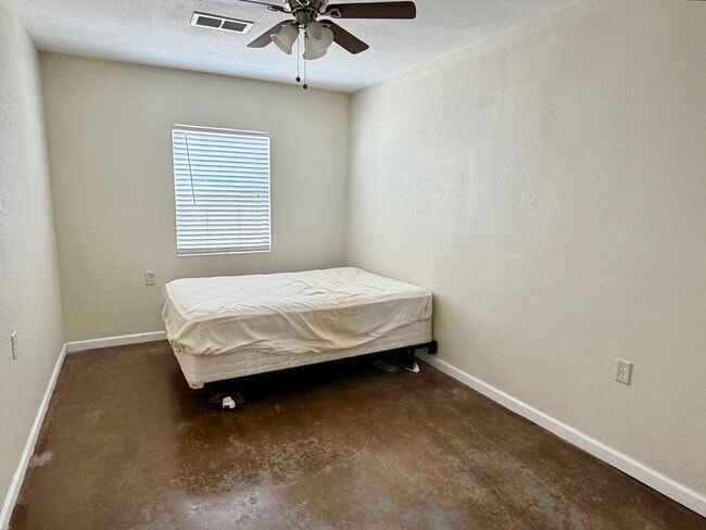 Building Photo - 10240 W Palomino Dr