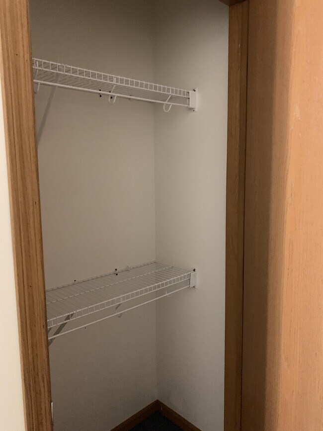 Building Photo - 135 S River Rd