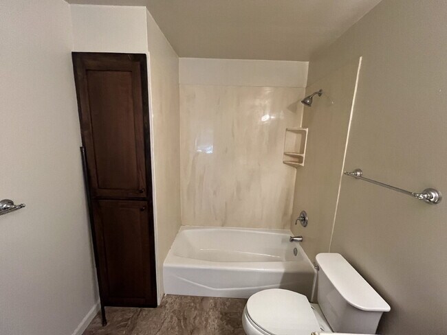 Building Photo - Downstairs 2 bedroom unit with parking and a patio
