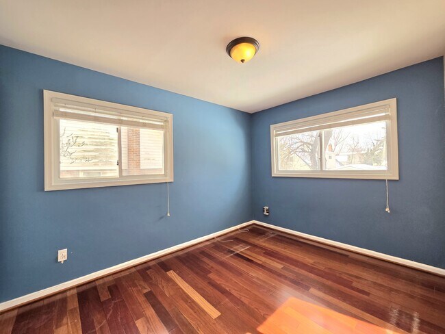 Building Photo - 108 N Gladden St