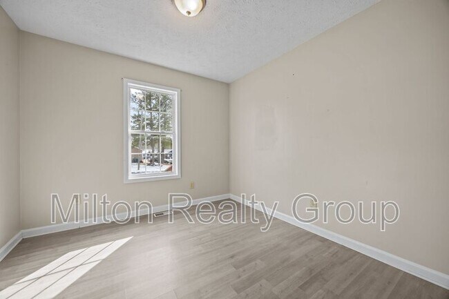 Building Photo - 1421 Matilda Ct