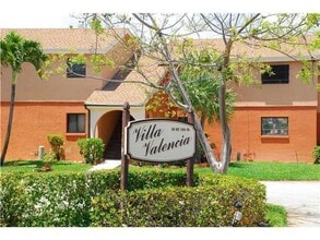 Building Photo - 1br /1bath Condo With Den Available Now In Boca Raton!  **Water & Cable Included**