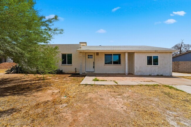 Building Photo - Discover this beautifully renovated 3-bedroom, 2-bath home in Mesa, AZ!